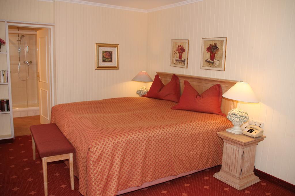Romantik Im Hotel Villa Roehl Timmendorfer Strand Oda fotoğraf