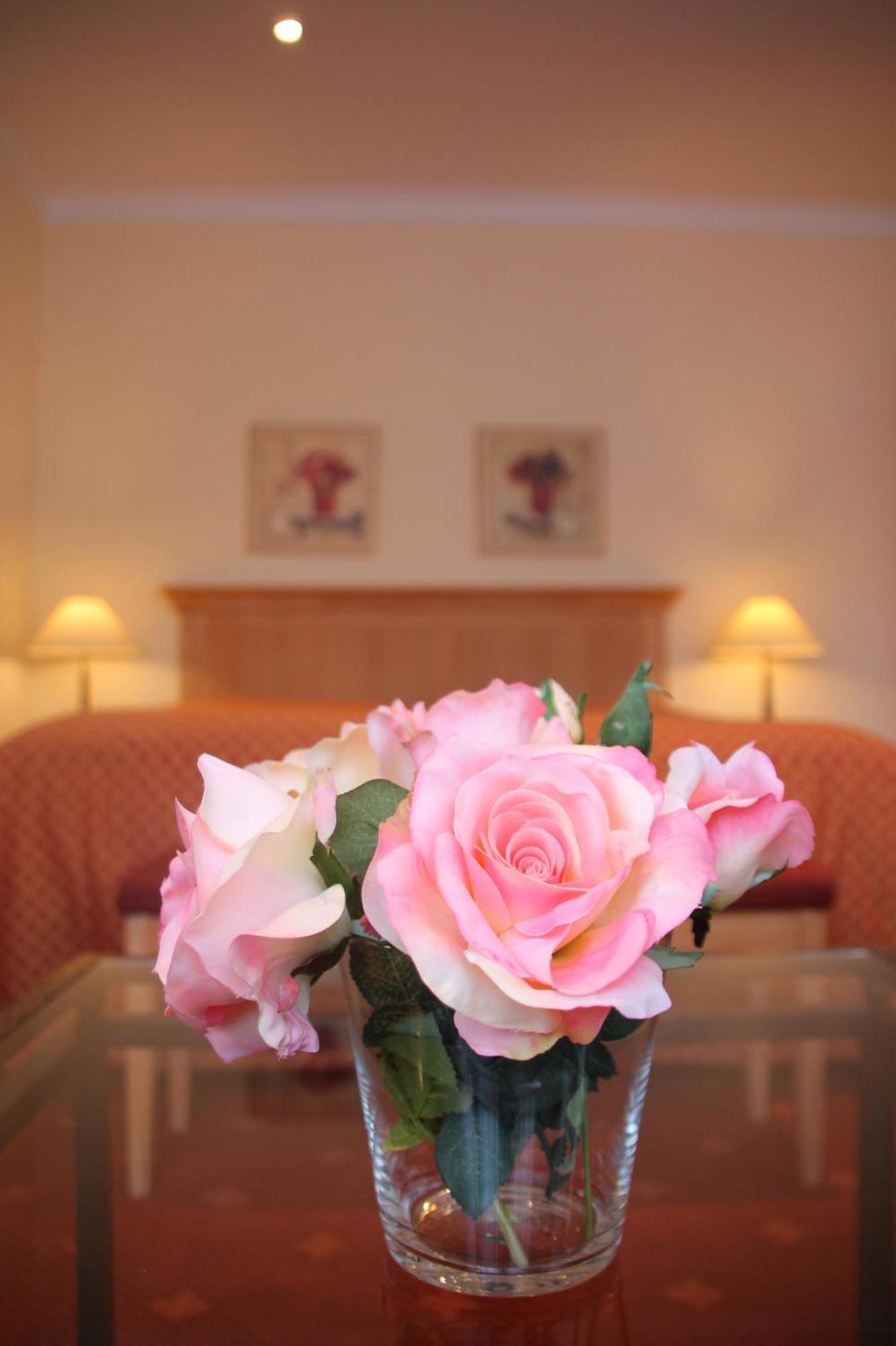 Romantik Im Hotel Villa Roehl Timmendorfer Strand Oda fotoğraf