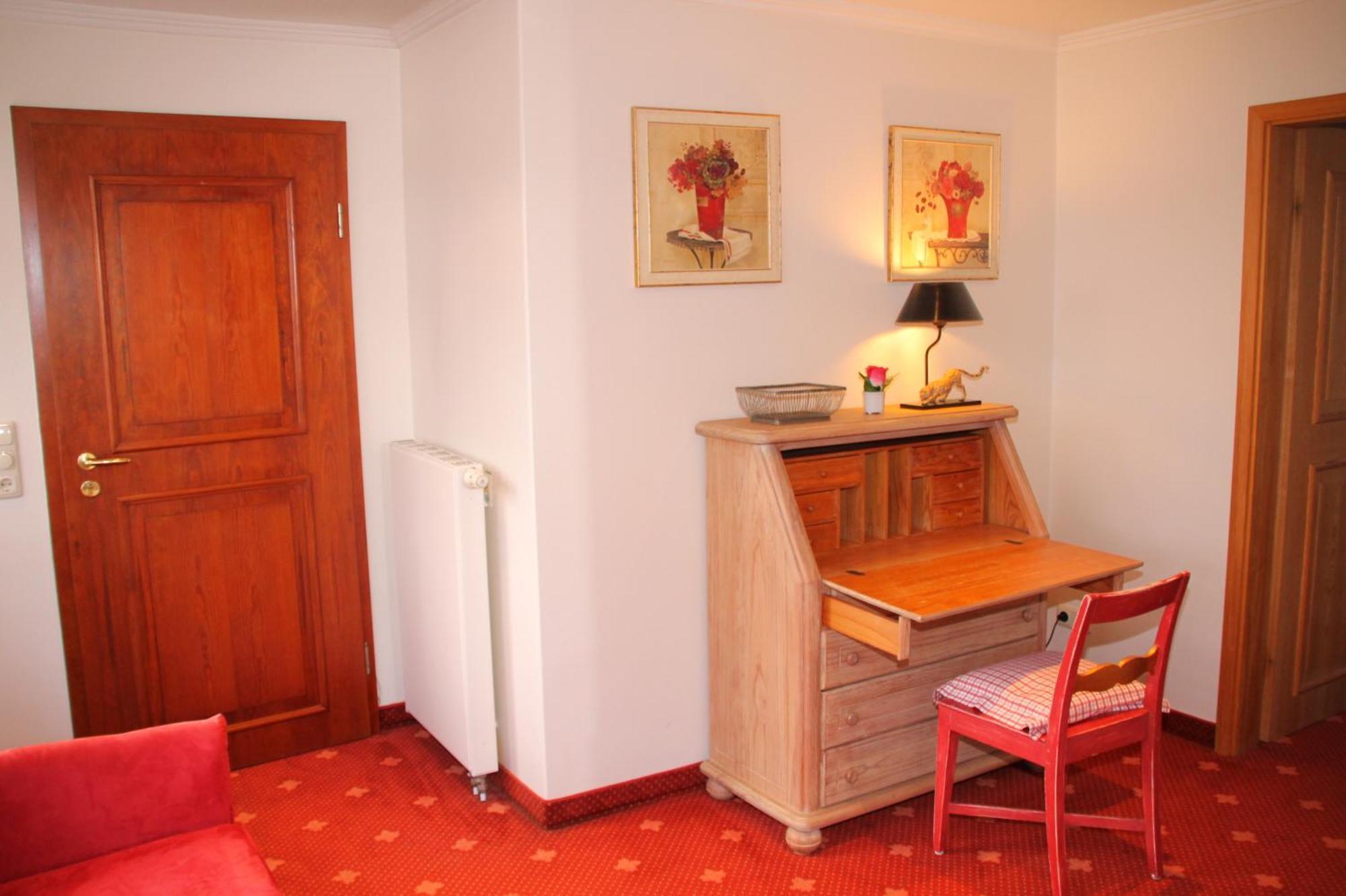 Romantik Im Hotel Villa Roehl Timmendorfer Strand Oda fotoğraf