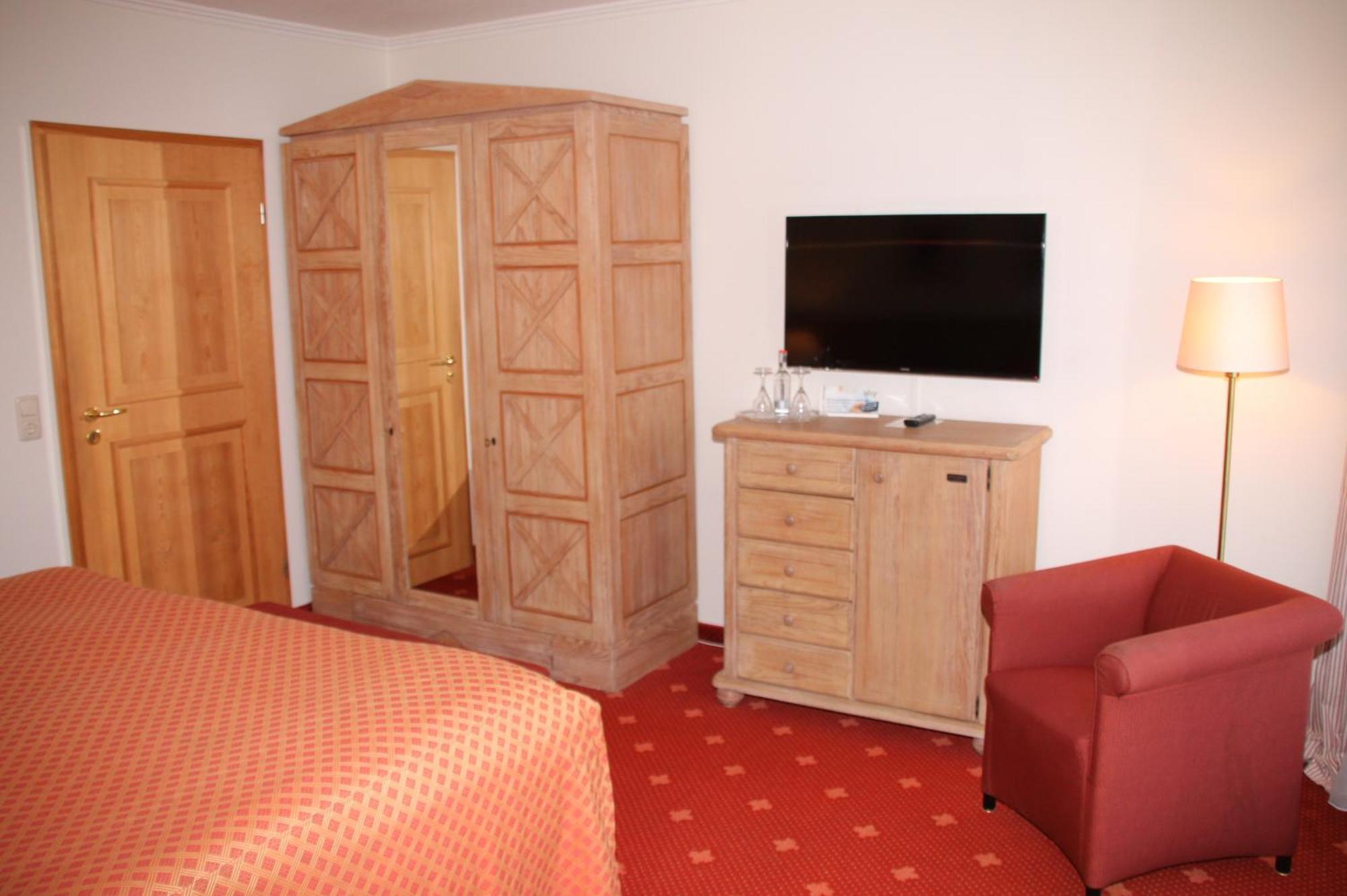 Romantik Im Hotel Villa Roehl Timmendorfer Strand Oda fotoğraf