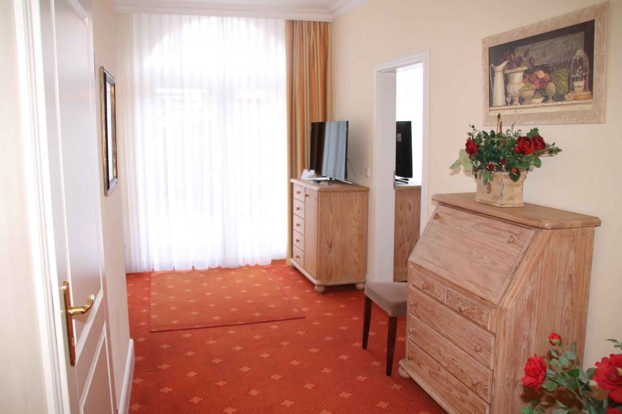 Romantik Im Hotel Villa Roehl Timmendorfer Strand Oda fotoğraf